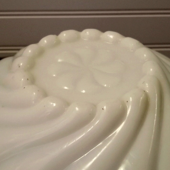 Scalloped Milk Glass Bowl - Picture 7 of 8